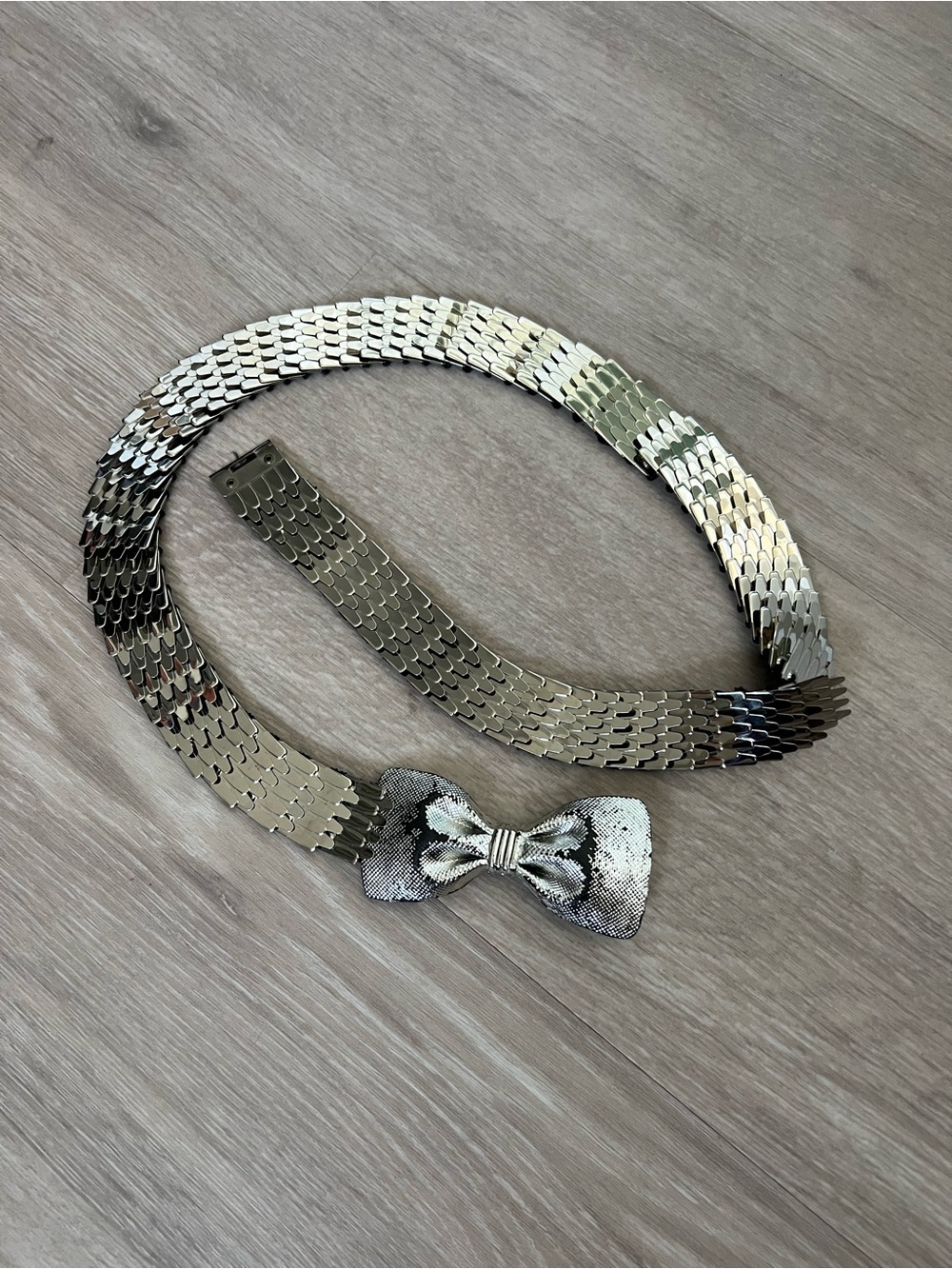 Metallic Silver Bow Accent Stretch Waist Fish Scale Belt 32 inch